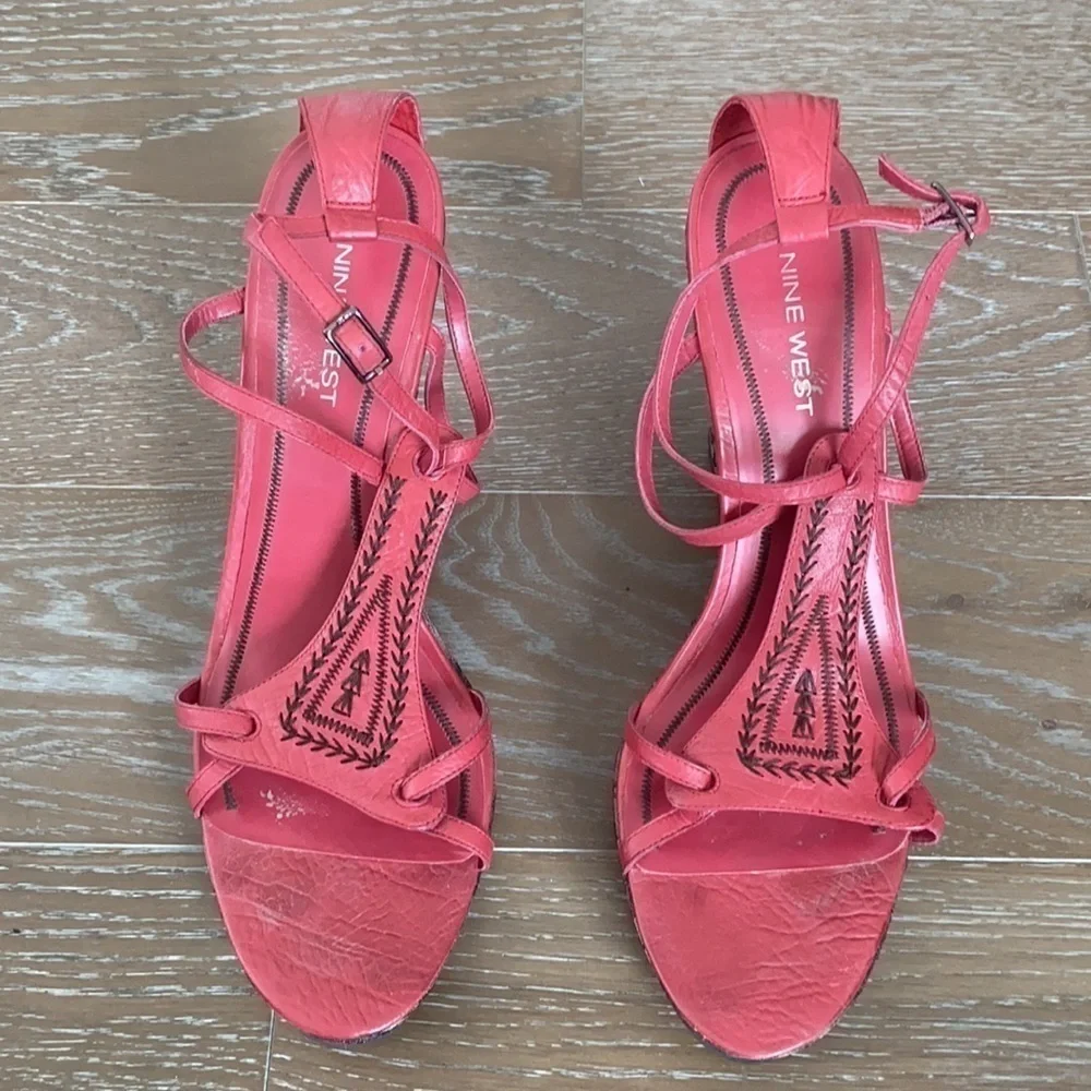 Nine West Embroidered Leather Wedge | 9.5M